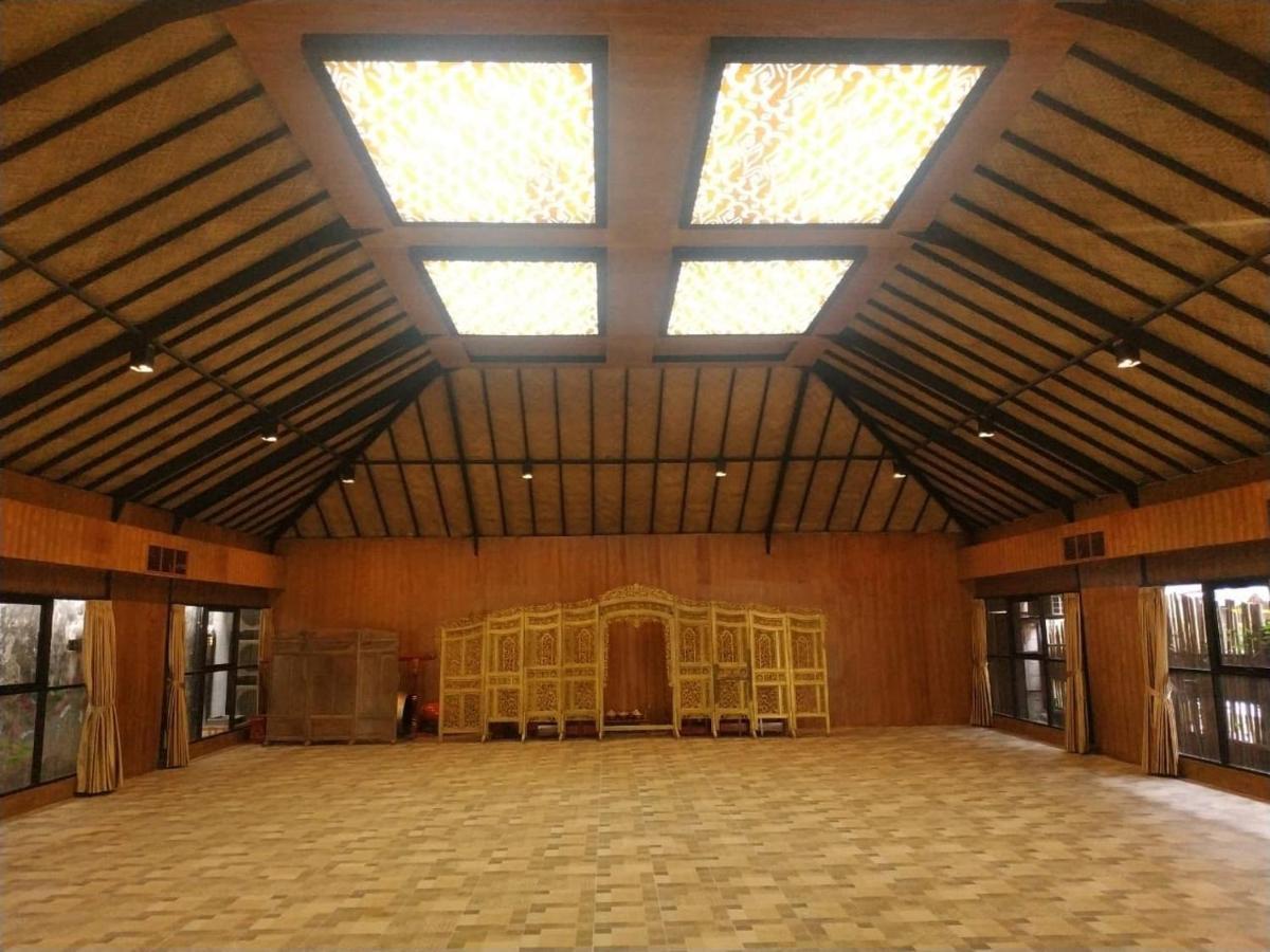 Kampung Lawasan Heritage Cottage Maguwo Exterior foto