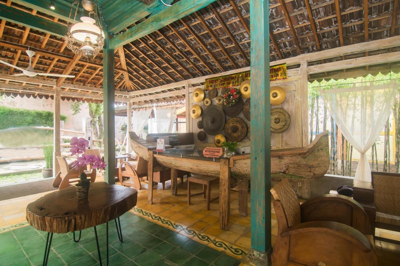 Kampung Lawasan Heritage Cottage Maguwo Exterior foto